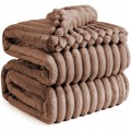 Gruby-Koc-300g-zdobiony-wytlaczanym-wzorem-efekt-3D-200x220cm-Brazowy.jpg