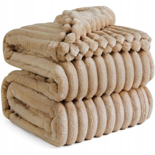 Gruby-Koc-300g-zdobiony-wytlaczanym-wzorem-efekt-3D-160x200cm-C-BEZOWY.jpg