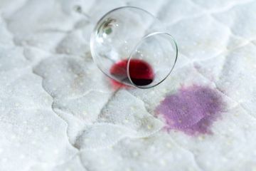 Skuteczne sposoby na usunięcie plam i zabrudzeń z prześcieradła!