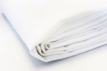 Jak złożyć prześcieradło z gumką? Łatwe sposoby na składanie prześcieradła