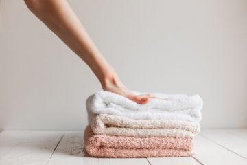 Ręcznik do twarzy, do ciała, do rąk... - ilu ręczników potrzebuje jedna osoba do poprawnej pielęgnacji?